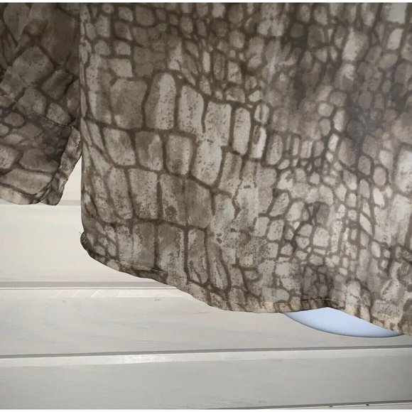 Chicos Sz 1 (MEDIUM) Reptile Croc Print Roll Tab Sleeve Chiffon Blouse Tunic EUC - Picture 6 of 11